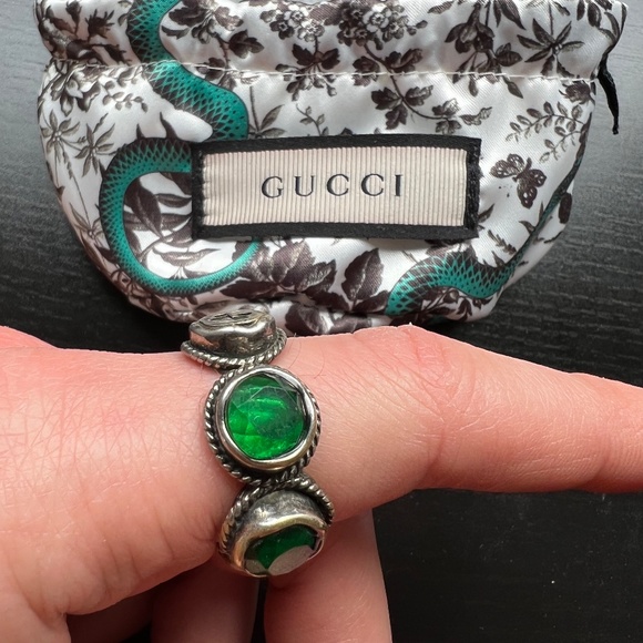 Gucci - Green Crystal/GG Logo Emblem Ring with a Missing Stone - 10.25 - Picture 2 of 8